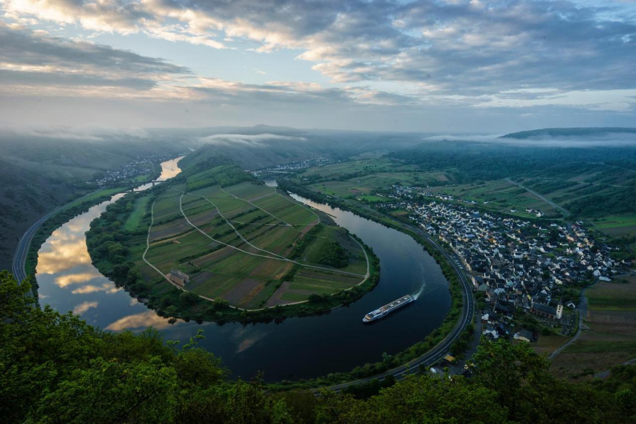 Haus Hanghuhn Bullay Buitenkant foto